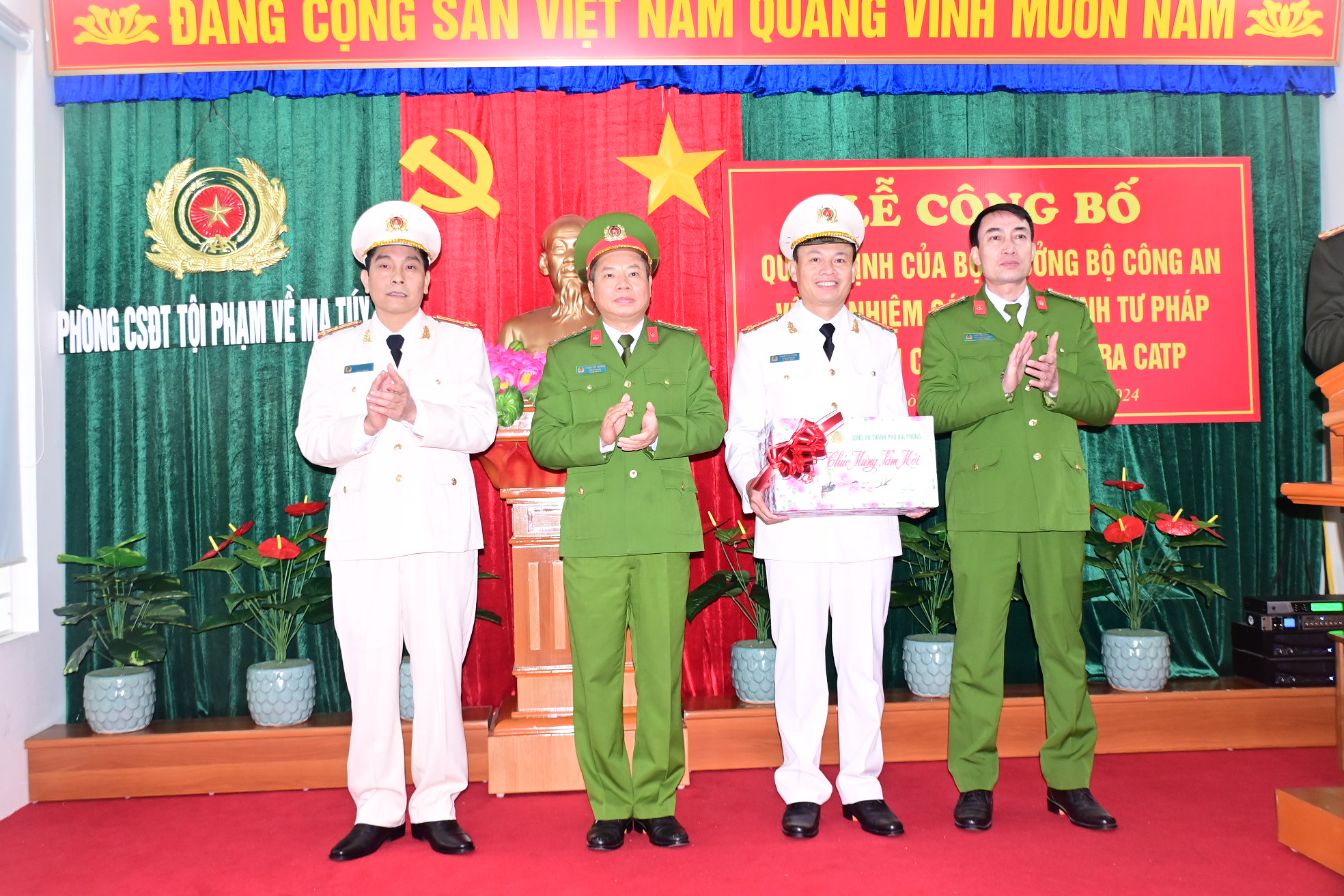 Công bố quyết định của Bộ trưởng Bộ Công an về bổ nhiệm các chức danh tư pháp Cơ quan Cảnh sát điều tra CATP